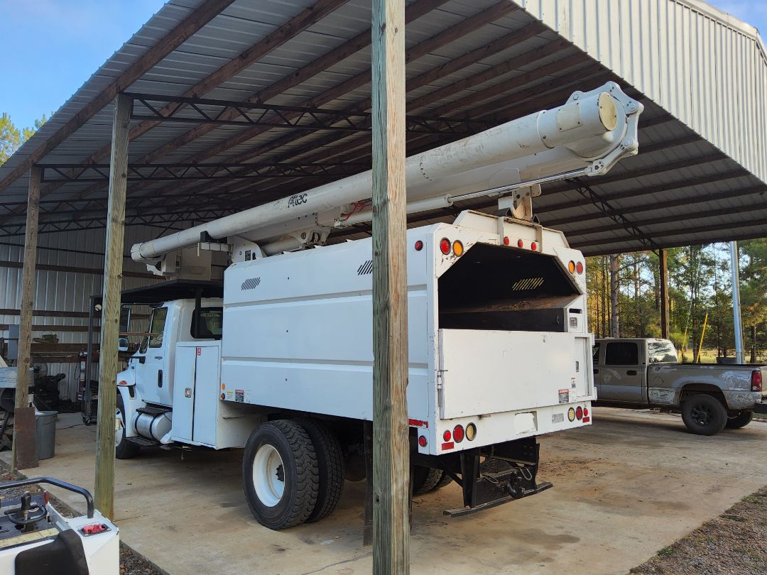 2011 ALTEC LRV 56 - Image 4